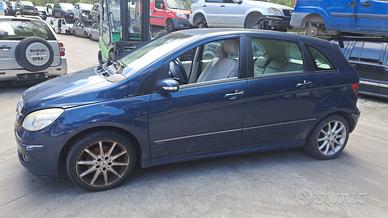 MERCEDES CLASSE B180 SOLO PER RICAMBI