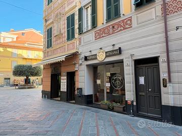 Loano si propone muri di negozio