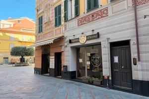 Loano si propone muri di negozio