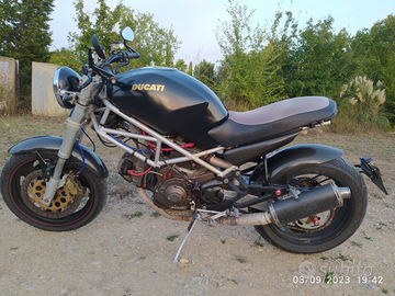 Ducati Monster 600 molto particolare