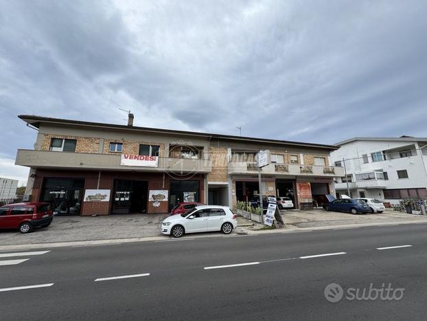 QUARILOCALE CON TERRAZZO IN ZONA SERVITA