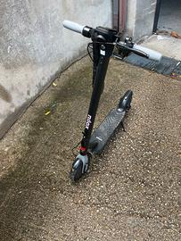 Monopattino elettrico Nilox S1