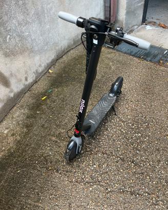 Monopattino elettrico Nilox S1