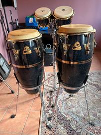 Descrizione: set di percussioni Conga e bongo