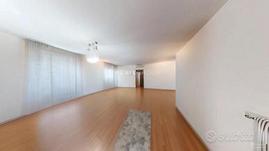 AMPIO TRILOCALE IN ZONA CROCETTA