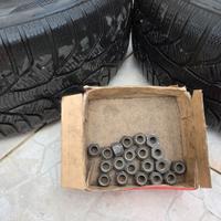 4 cerchi auto da 15 Ford  + gomme usate da neve