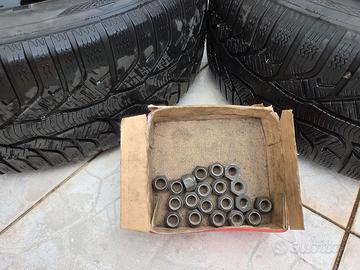 4 cerchi auto da 15 Ford  + gomme usate da neve