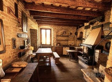 FASCINO e STORIA RACCHIUSI IN QUESTA SOLUZIONE