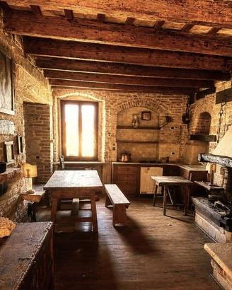 FASCINO e STORIA RACCHIUSI IN QUESTA SOLUZIONE