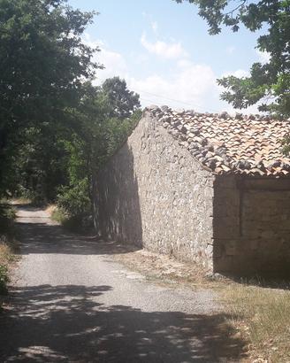 Casale da ristrutturare con circa 14000 mq