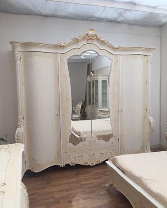 CAMERA DA LETTO BAROCCO CON DETTAGLI ORO