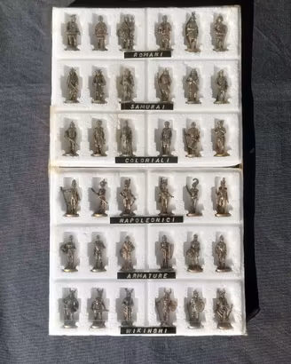 Serie limitata completa di 36 soldatini Kinder