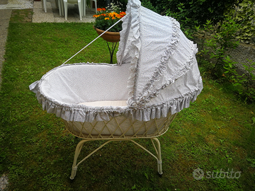 Culla neonato/a in vimini con ruote