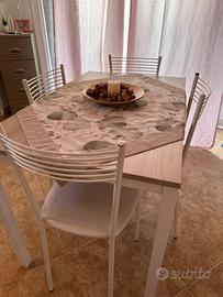 Tavolo con sedia