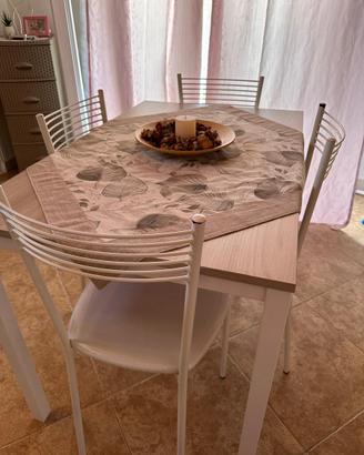 Tavolo con sedia