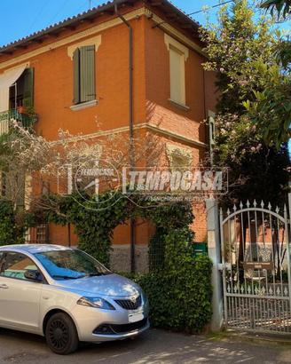 4 LOCALI CON DUE BAGNI IN VILLETTA