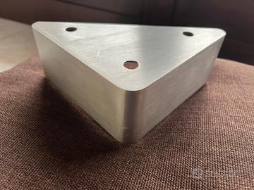 Piedini per mobili in alluminio