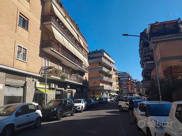 PORTUENSE - Locale commerciale con due vetrine