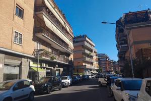 PORTUENSE - Locale commerciale con due vetrine