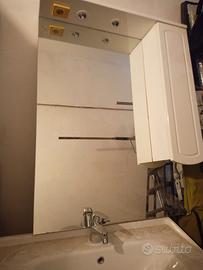 Mobile bagno lavandino con specchio e faretti