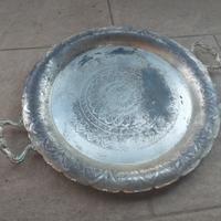 Piatto in argento1000 con motivi floreali