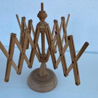 Antico arcolaio in legno