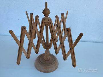 Antico arcolaio in legno