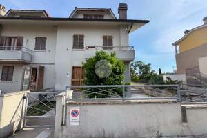 CASA SEMINDIPENDENTE A COLLI AL METAURO