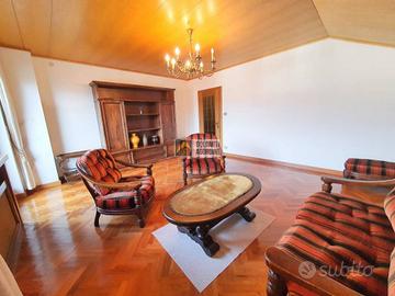 Appartamento di 103 m² con 4 locali e box auto a B