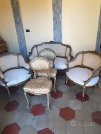 Salotto antico scolpito