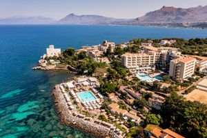 Locasi camera resort zagarella porticello giugno