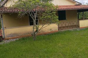 Villa immersa nel verde