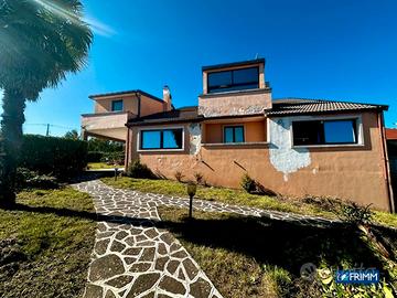 Villa con piscina - C.da Selvapiana