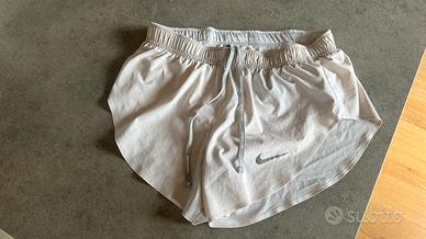 pantaloncini da corsa Nike