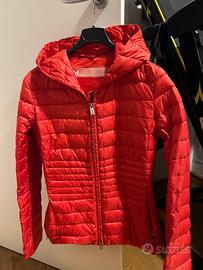 Piumino donna con cappuccio leggero