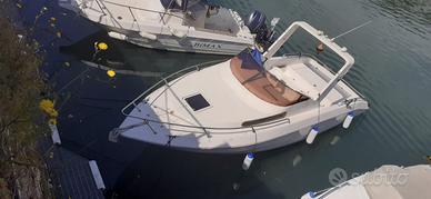 Barca a motore Mimì 24