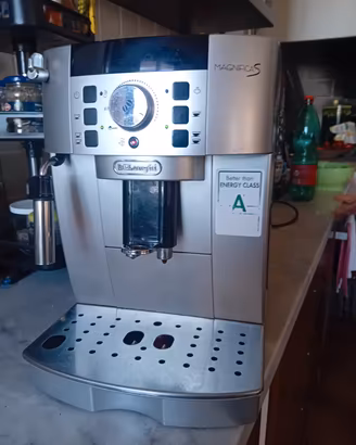 macchina da caffè delonghi automatica 