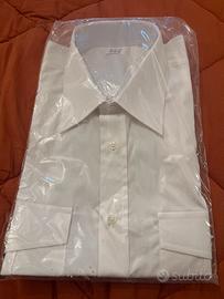 Camicia da uomo bianca nuova