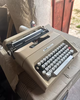 Olivetti Lettera 35 vintage beige