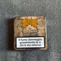 Scatola in latta della Marlboro porta sigarette