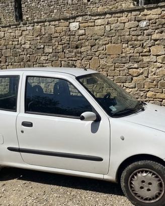 Fiat 600 piccola perfetta in città neopatentati