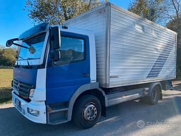 Mercedes-Benz Atego 1322 con cabina blindata
