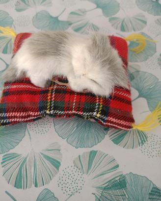Peluche gattino che dorme