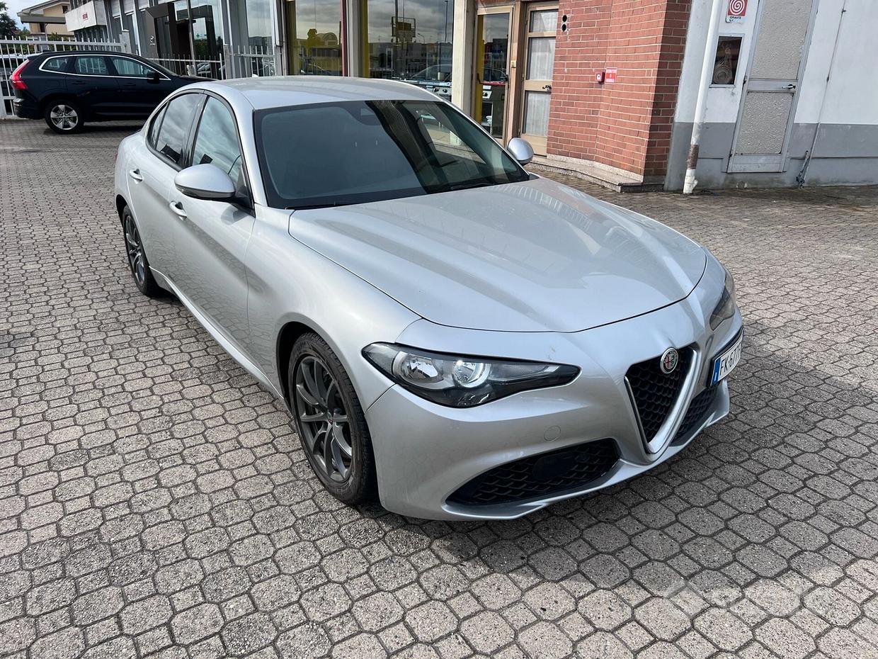 Alfa Romeo Giulia (2016)