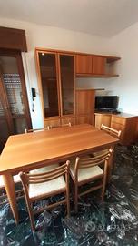 Salottino  tavolo e sedie  Cucina elettrodomestici