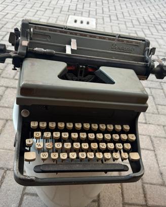 Macchina da scrivere Everest ST