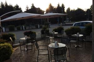 Attivita' bar con dehor tipologia2