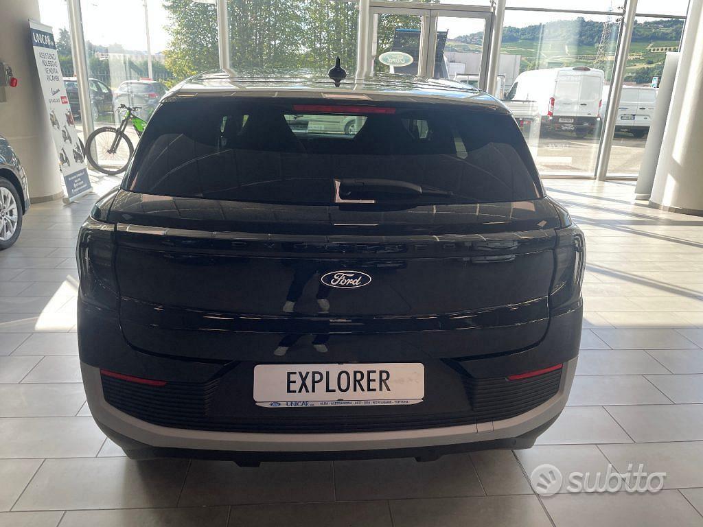 Ford Explorer 2024 photo 4