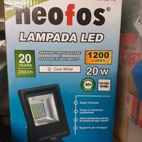 Faretto led crepuscolare con sensore di movimento