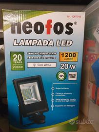 Faretto led crepuscolare con sensore di movimento